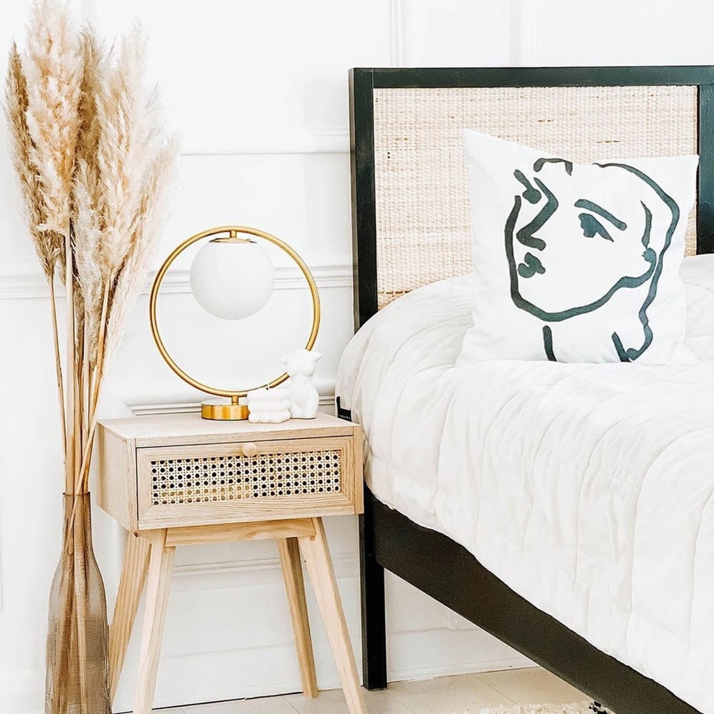 Brass LED Wall Light – Round Ring Design for Bedroom