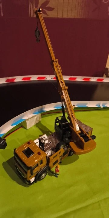 1-50 Crane Truck Model - Alloy Diecast, Extendable Boom, Pull-Back Action, Safe for Ages 3+