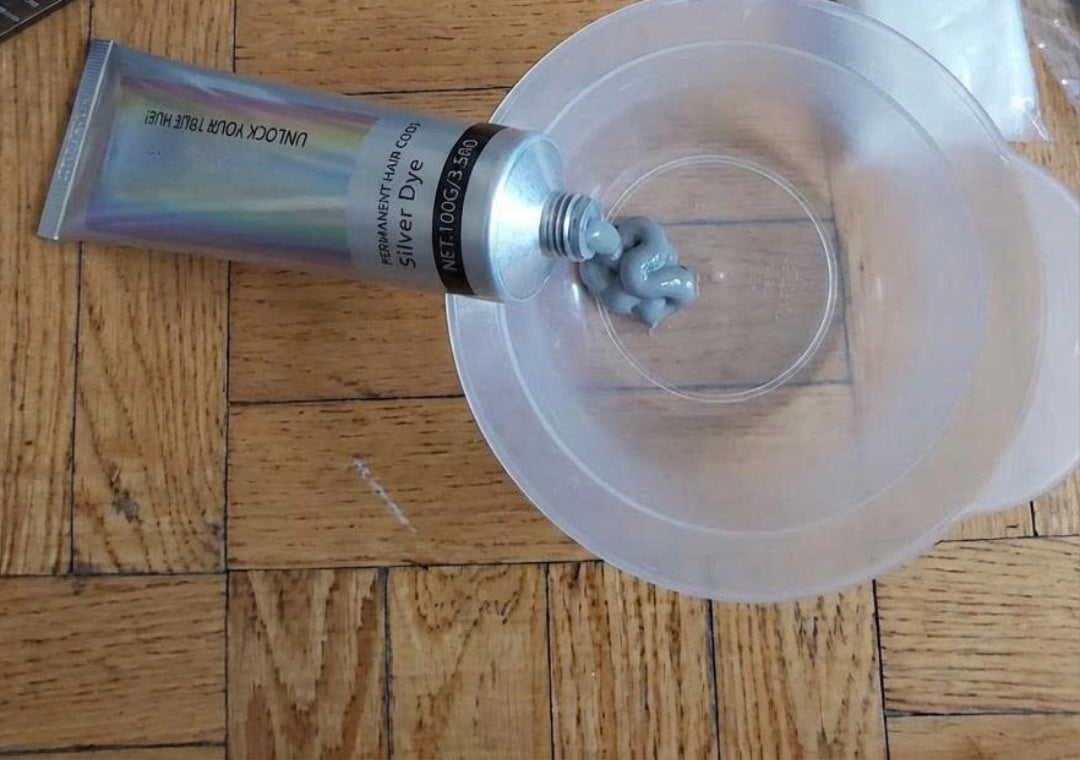 2-in-1 Natural Extract Silver Hair Color Cream with Trendy Silver Effect, Plant-Based Ingredients, and Easy At-Home Use