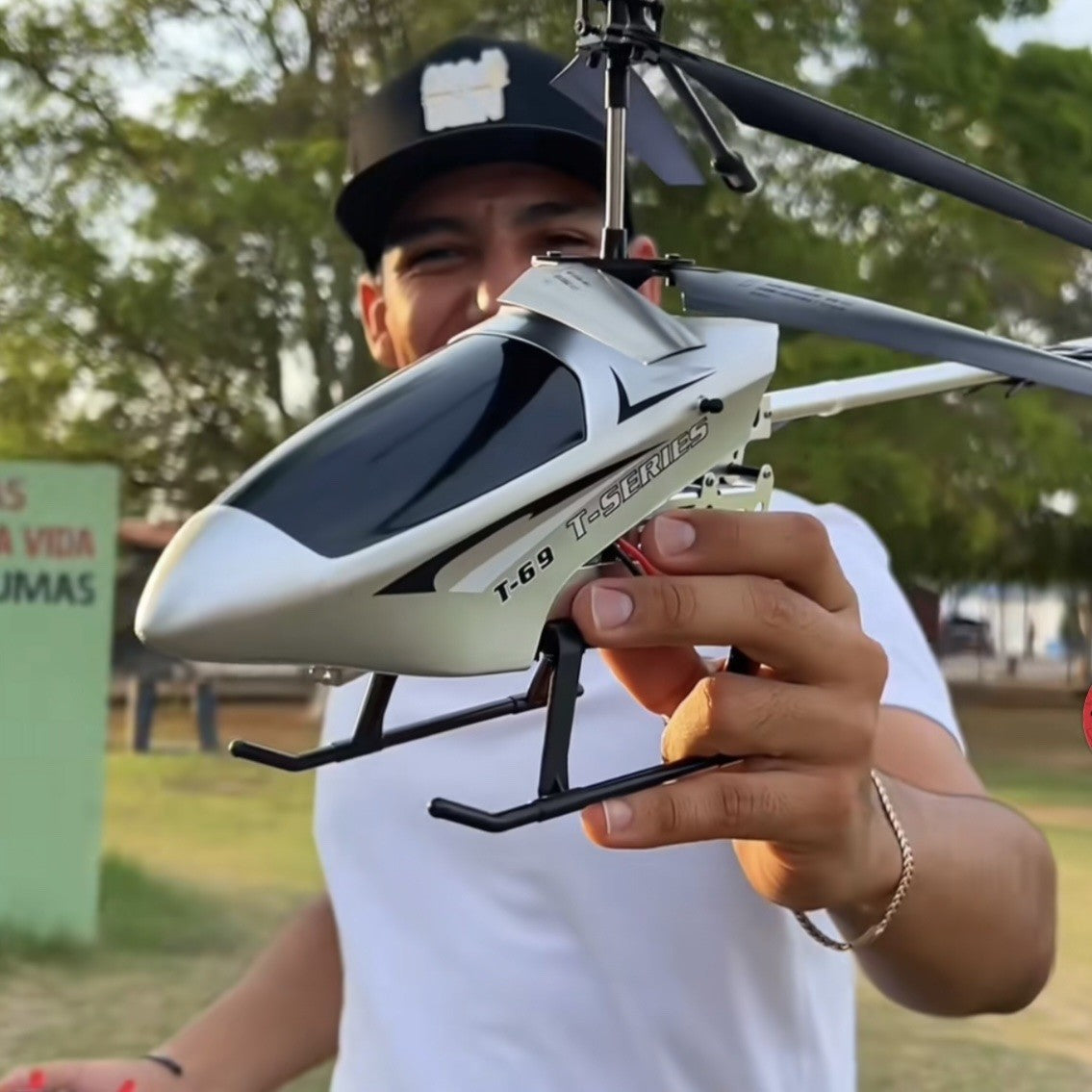 80cm Large Remote Control Helicopter with 2,4G Fall-resitant, Anti-wind, Rechargeble, Long flight-time, Safe for Ages 14+