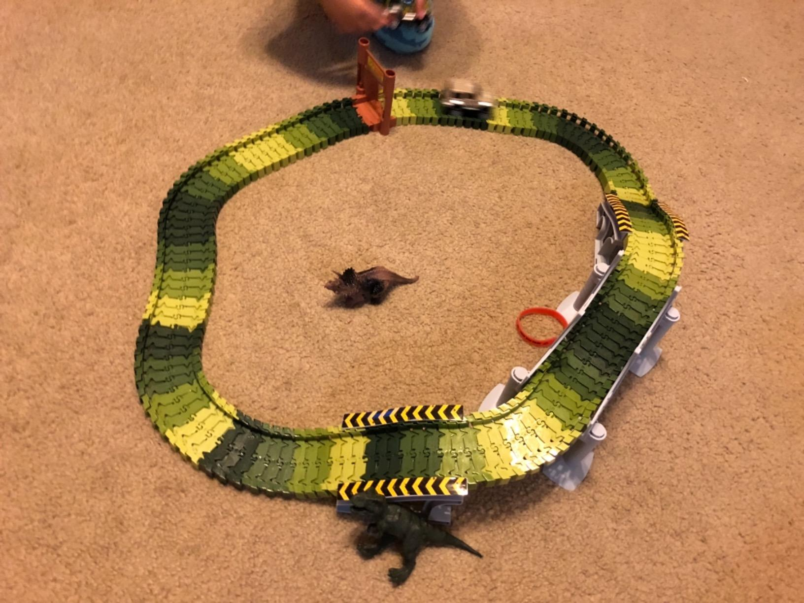 Dinosaur Train Track Playset Slot Car Race Track Sets Dino World Flexible Race Track Dinosaur Tunnel for Kids Birthdays Christmas Gift