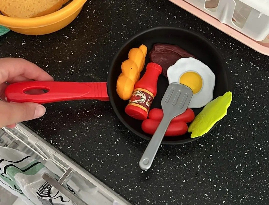 Kitchen Food Toys with Realistics 8PCS Kitchenware, Simulating Cooking Food, Safe for Ages 3+