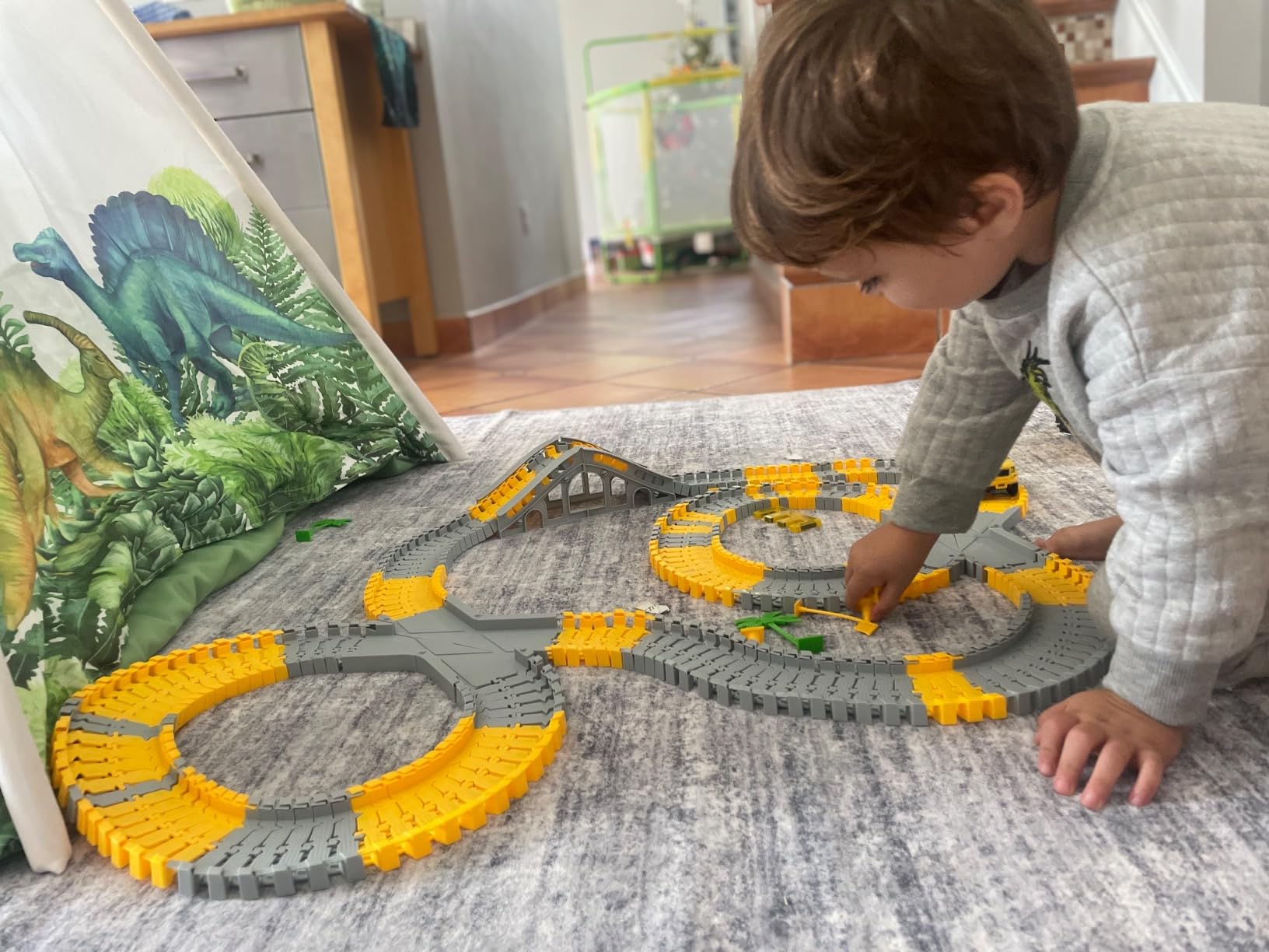 Race Track Toy, Creative Buildable Road Set with Model Cars, Easy Assembly, Safe for Ages 3+