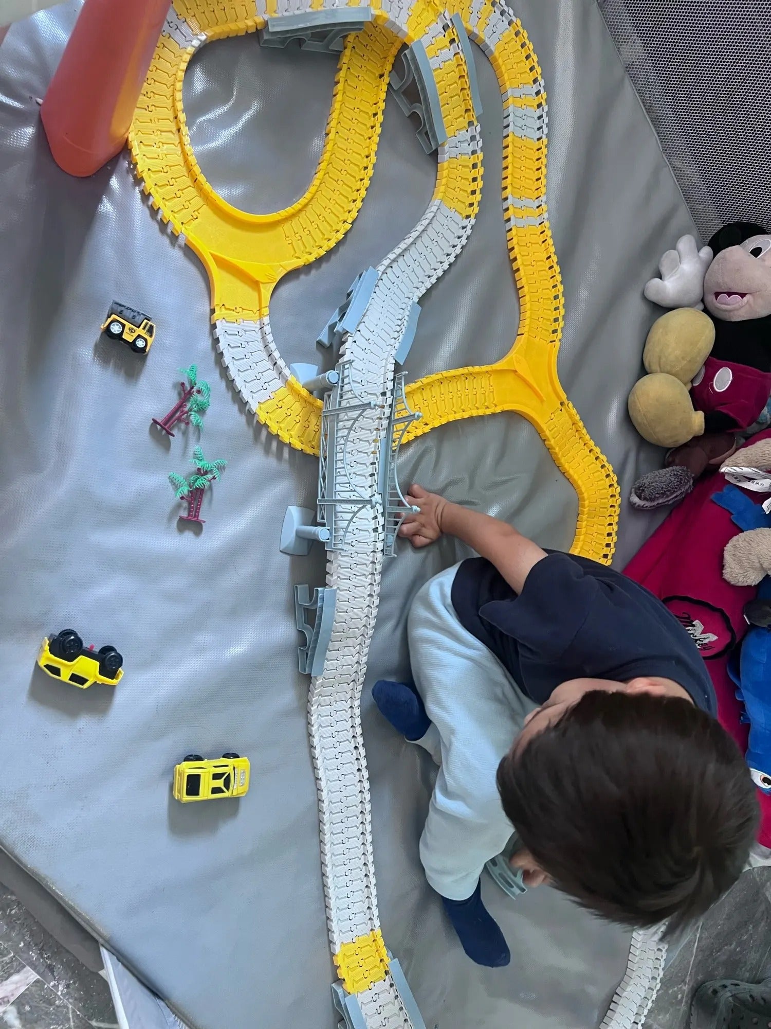 Race Track Toy, Creative Buildable Road Set with Model Cars, Easy Assembly, Safe for Ages 3+