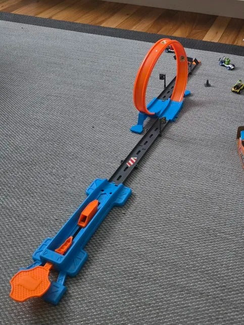 Race Track Toy with 360° Loop, Easy to Assemble and Disassemble, Safe for Ages 4 +