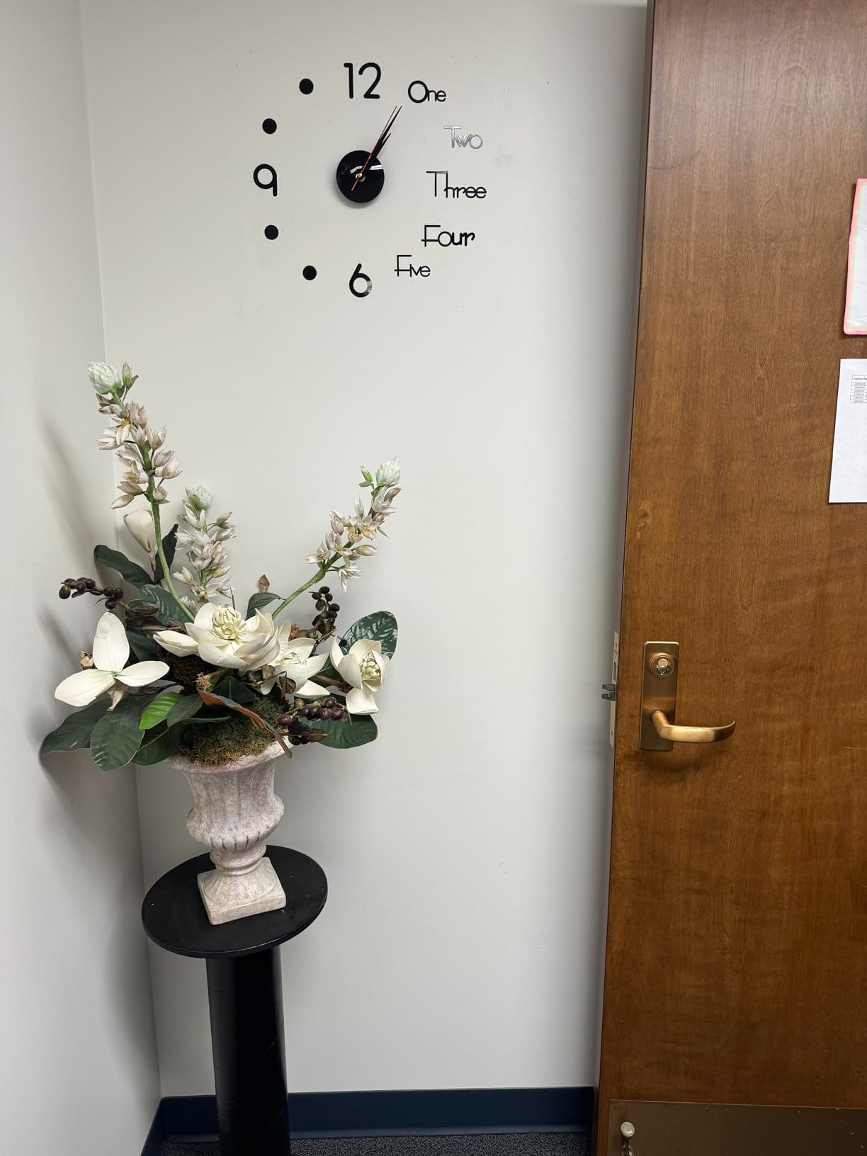 Wall Clock with Quartz Mechanism With Glow-in-the-Dark, Silent Sweep, Adjustable Layout, Easy to Install