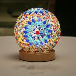 Dimmbare LED-Tischlampe mit USB-Anschluss